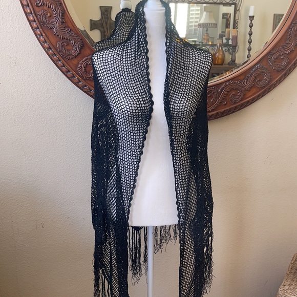 Vintage crocheted /beaded shawl - Picture 5 of 10